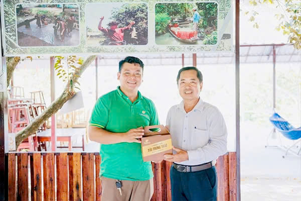 Giao lưu và kết nối kinh doanh cùng hội viên - Du lịch Tuấn Tường