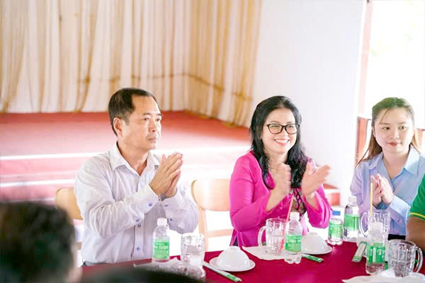 Giao lưu và kết nối kinh doanh cùng hội viên - Du lịch Tuấn Tường