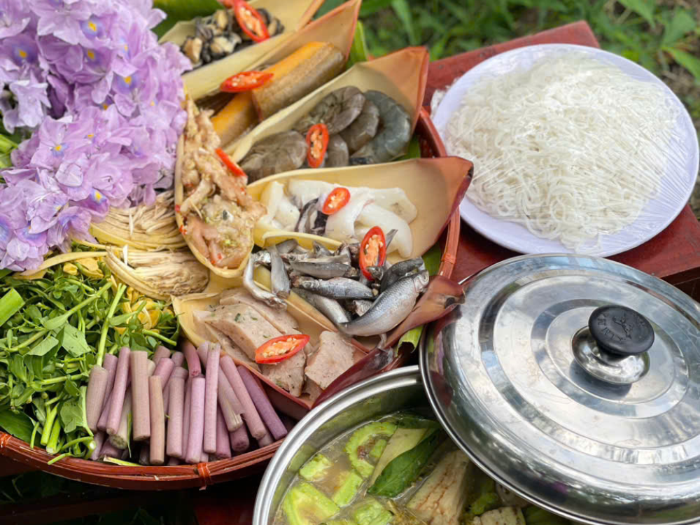 Lẩu mắm bông lục bình - Khu du lịch Tuấn Tường