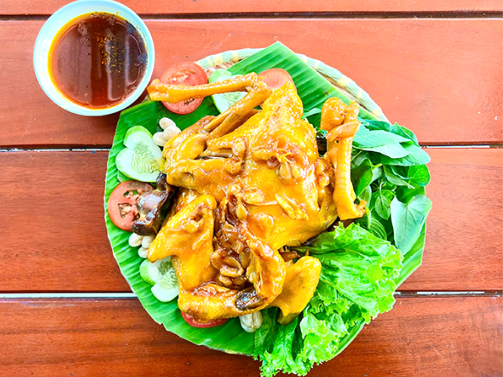 Gà om dâu Hạ Châu