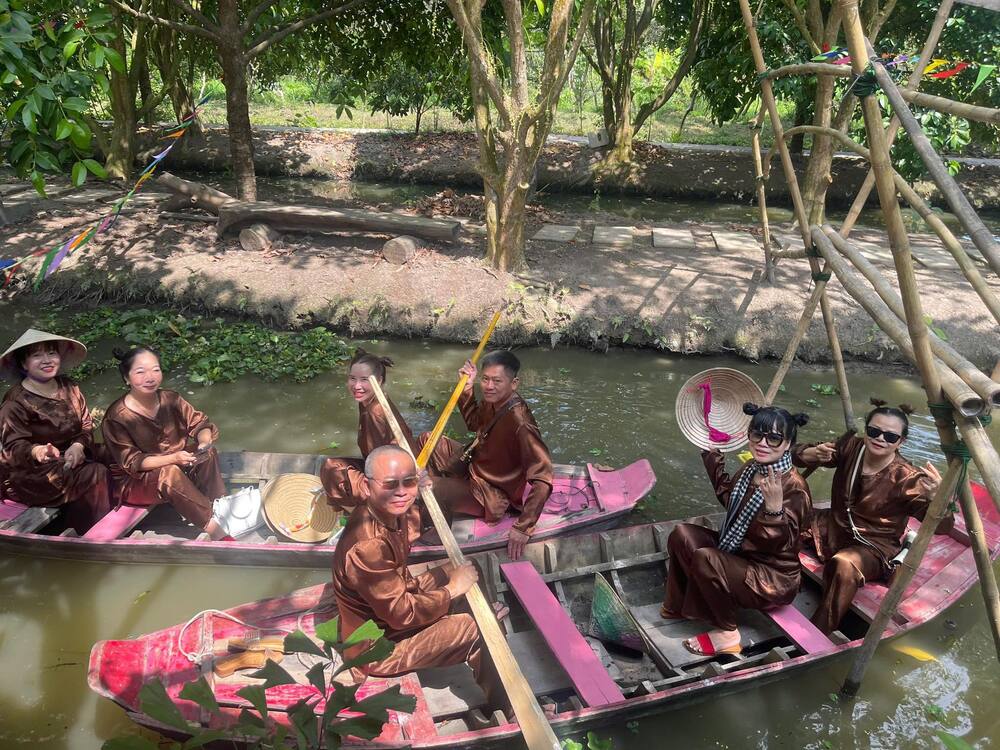 Xuồng ba lá miền tây - Khu du lịch Tuấn Tường